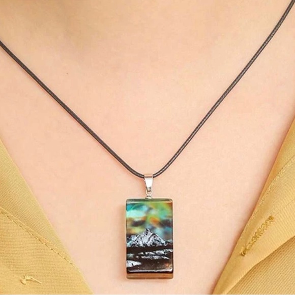 Aurora Borealis Snowy Peak Mountain Realism 3D Vivid Captured Landscape Necklace - Picture 7 of 16